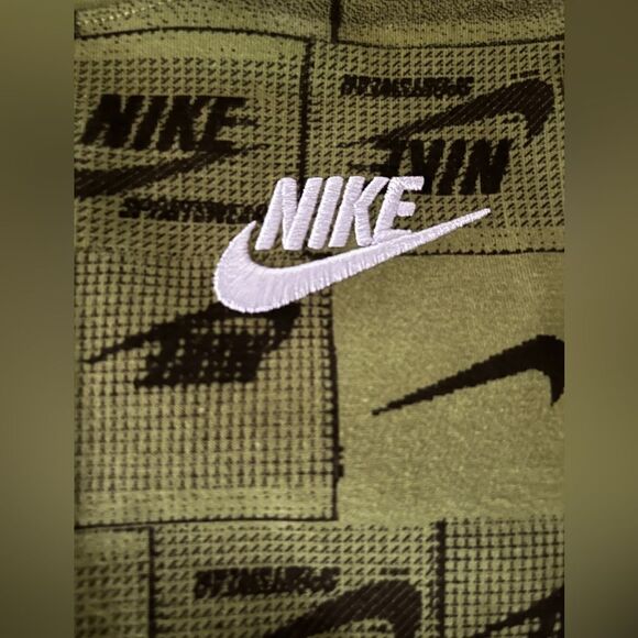 Boys NIKE 2 Piece Set Size 4 - Picture 5 of 8